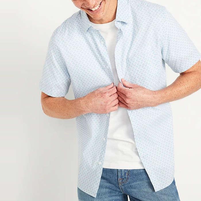 Old Navy Everyday Built-In Flex Printed Short-Sleeve Shirt