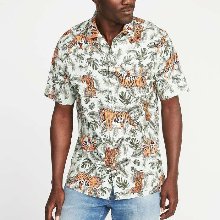 Old Navy Slim-Fit Built-In Flex Getaway Shirt