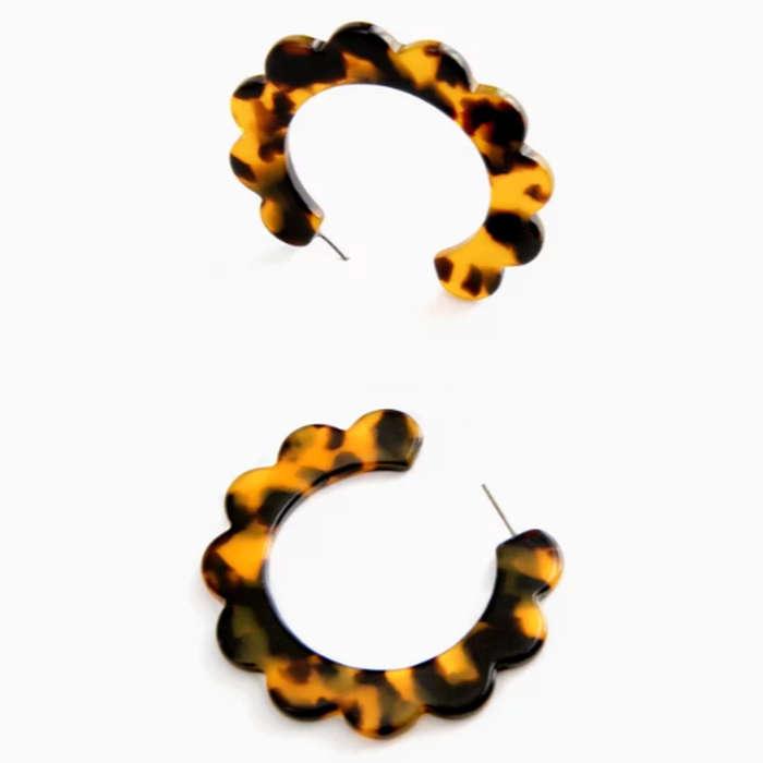 Tuckernuck Scallop Tortoise Hoop Earrings